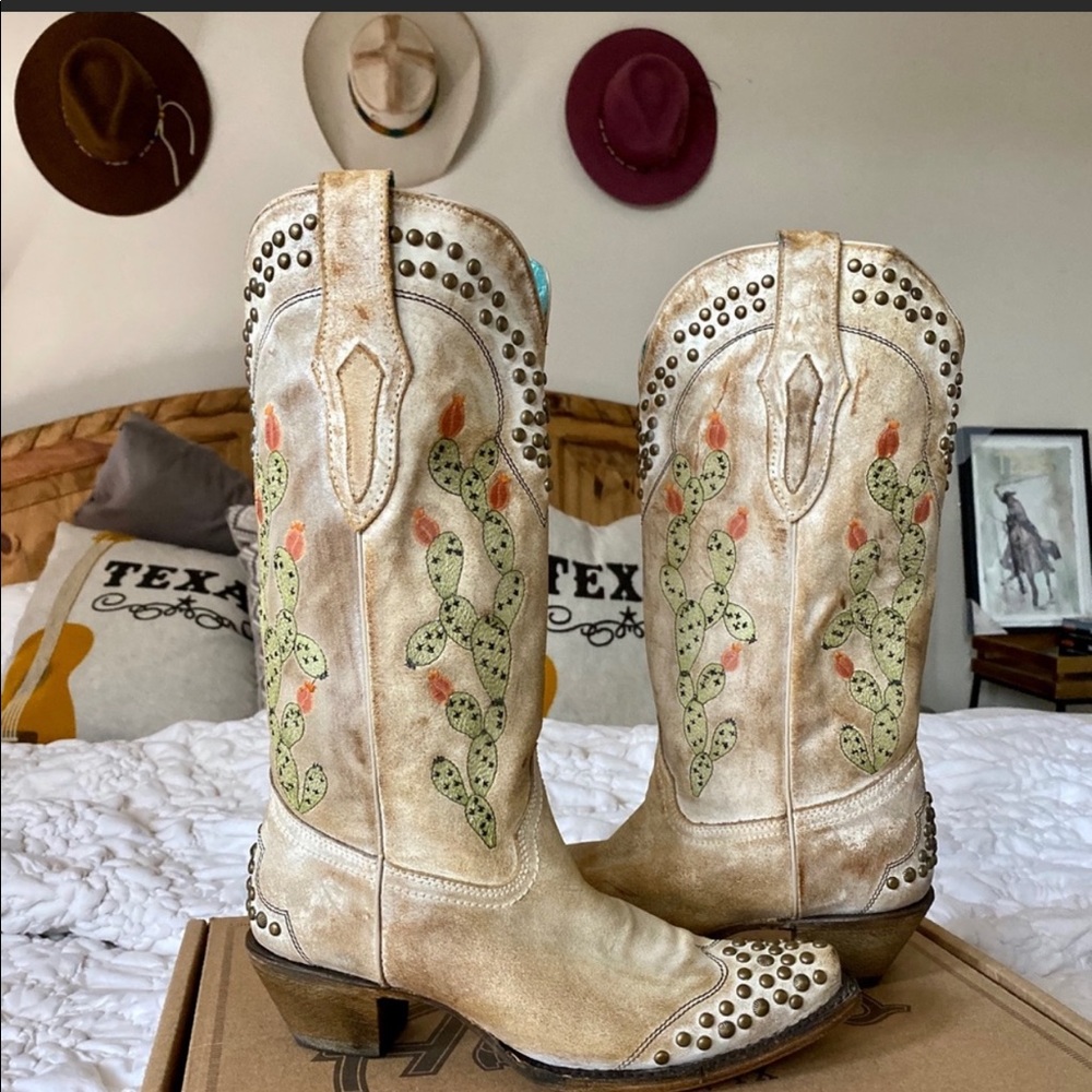 SOLD ❌Corral cactus studded
